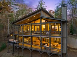 2-Level Deck - Stunning Views - Hot Tub - Fire Pit
