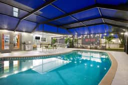 Epic Backyard - Pool - Hot Tub - Outdoor Theatre