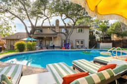 Elegant Escape • Sleeps 14 • Games, Pool, Fire Pit