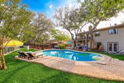 Elegant Escape • Sleeps 14 • Games, Pool, Fire Pit