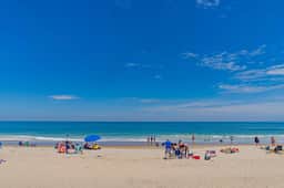 Mins from Beach • Outdoor Patio & Games • Sleeps 9