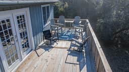 Mins from Beach • Outdoor Patio & Games • Sleeps 9