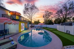 Sleeps 10 - Game Room - Putt Putt - Movie Theater