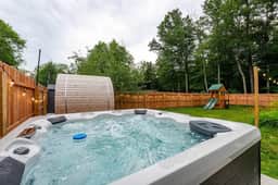 Mountain Getaway: Outdoor Games • Sauna • Hot tub