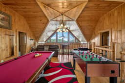 Black Bear Escape • Mtn Views, Hot Tub, Game Room