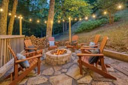 Blue Bear Cabin | Views + Hot Tub + Sports Court