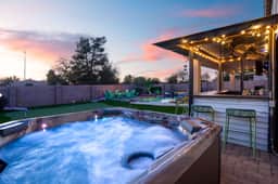 Bloomin' Dunes - Pool, Pickleball & Tiki Bar