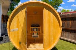 Peak State | Hot Tub, Sauna & Arcade