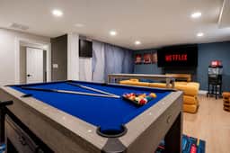 Peak State | Hot Tub, Sauna & Arcade