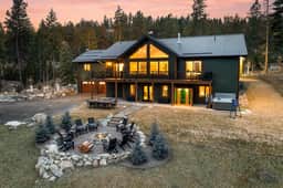 The Tamarack Near Flathead Lake & Glacier Park