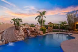 The Good Life Oasis | Luxury 5BR Home | Sleeps 16