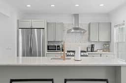 Downtown Flat • Walk to Dining & Shops • Sleeps 4