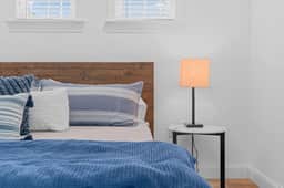 Downtown Flat • Walk to Dining & Shops • Sleeps 4