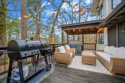 Sleeps 18 - Hot Tub - Playground - Games - Firepit