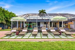 Mins to Beach • Backyard Oasis • Heated Pool & Spa