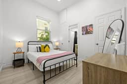 Pineapple Paradise - 2 Units - 13 min to Beach