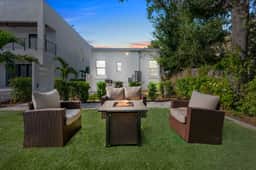 Pineapple Paradise - 2 Units - 13 min to Beach