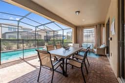 Mins away from Theme Parks • Resort Access • Pool