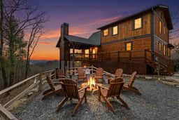 Almost Heaven Lodge | Hot Tub & Mtn Views
