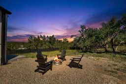 Hill Country Hideaway | Modern Barndominium for 6