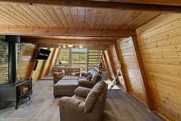 Ski-Lee Retreat | Ski • Hike • Explore | Sleeps 10