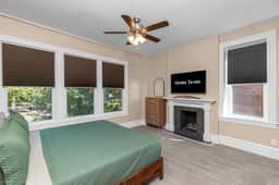 Historic St Louis Retreat | Two Levels | Sleeps 12