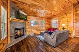 Mins to DT Gatlinburg | Hot Tub | Community Pool - Image 2