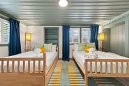 Sauna • Cold Plunge • Sports Court • Pool • Hottub - Image 5