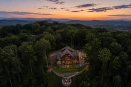 Epic Mtn Views • Hot Tub • Fire Pit • Sleeps 13 - Image 3