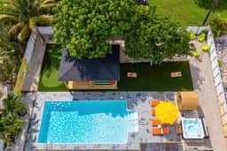 Backyard Paradise • Grill • Game Room • Putt Putt - Image 3