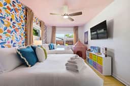 Pool • Hot Tub• Putt Putt • Game Room • Karaoke - Image 5