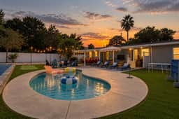 FWB Paradise | Sports Court | Hot Tub | Putt Putt - Image 4