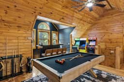 6BR | Sauna, Hot Tub & Games | 8 Min Downtown - Image 2