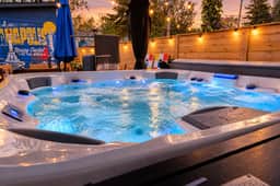 Game Day Getaway - Hot Tub, Arcade & Putting Green - Image 3