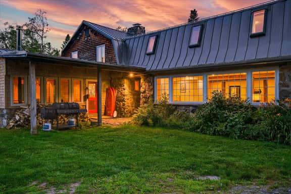 4 Br Sleeps 8 - Kayaks - Fire Pit - Dog Friendly - Image 1