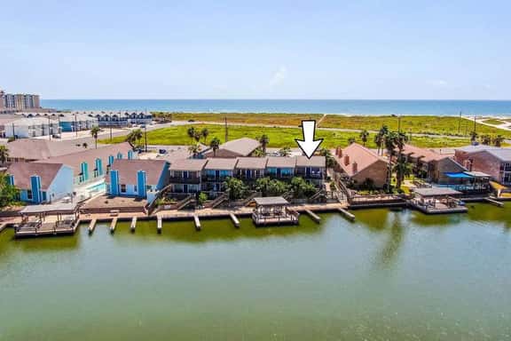Scoop Deck | Dock, Pool & Balcony Views - Image 1