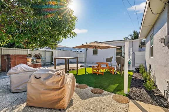 Minutes to Beach • Dog Friendly • BBQ •Patio - Image 1