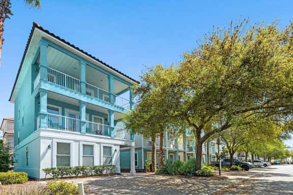 Mins from Beach • Sleeps 17 • Outdoor Seating - Image 1