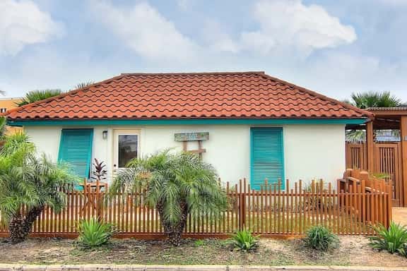 Lorna Beach Cottage- Prime Location~Pet Friendly - Image 1