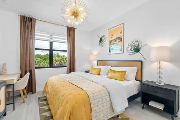 Close to DT Tampa~Newly Designed Town Home - Image 1