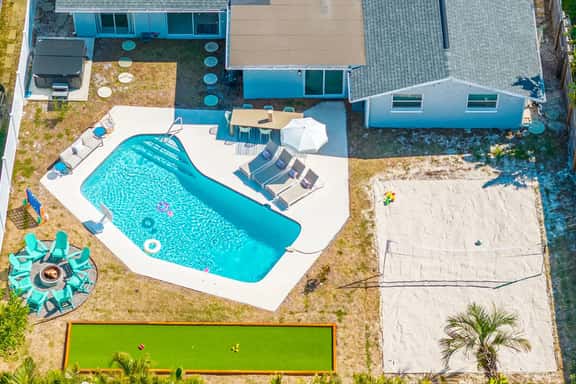 5 Min to Beach • HTD Pool + Hot Tub • Volleyball - Image 1