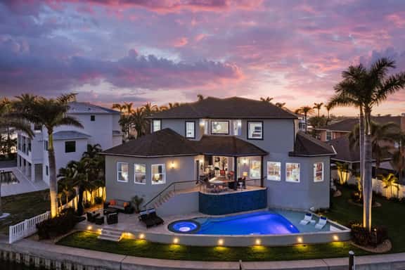 Luxury Waterfront 4Br Private Heated Pool Hot Tub - Image 1