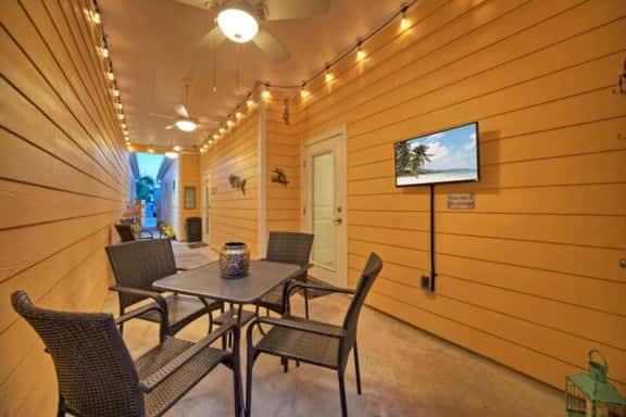 Sparkle Fish~Private Breezeway~Resort Pool - Image 1