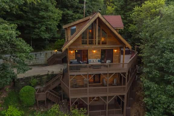 Old Oak Lodge: Mtn Getaway, Views, Hot Tub - Image 1