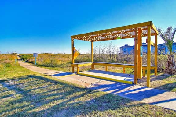 Captains Quarters~Large Pool~Boardwalk to Beach - Image 1