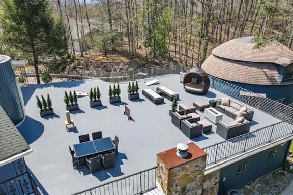 Mountain View - Rooftop Patio - Theater - Games - Image 1