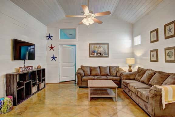 Gone Coastal~Private Breezeway~Family Friendly - Image 1