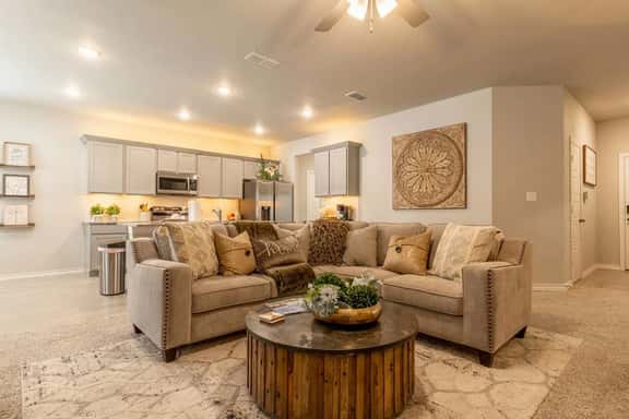 10 Minutes to Stadium! | Spacious 3BR | Gameroom - Image 1