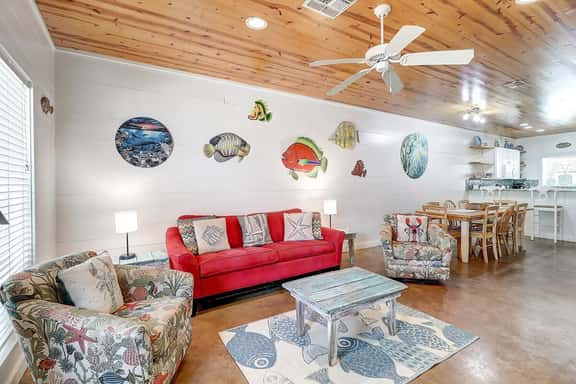 Reel Paradise~Community Pool~Sleeps 10! - Image 1