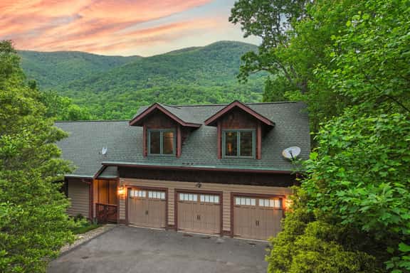 Stunning Mtn Views~ HotTub~Movie Theater~Game Room - Image 1